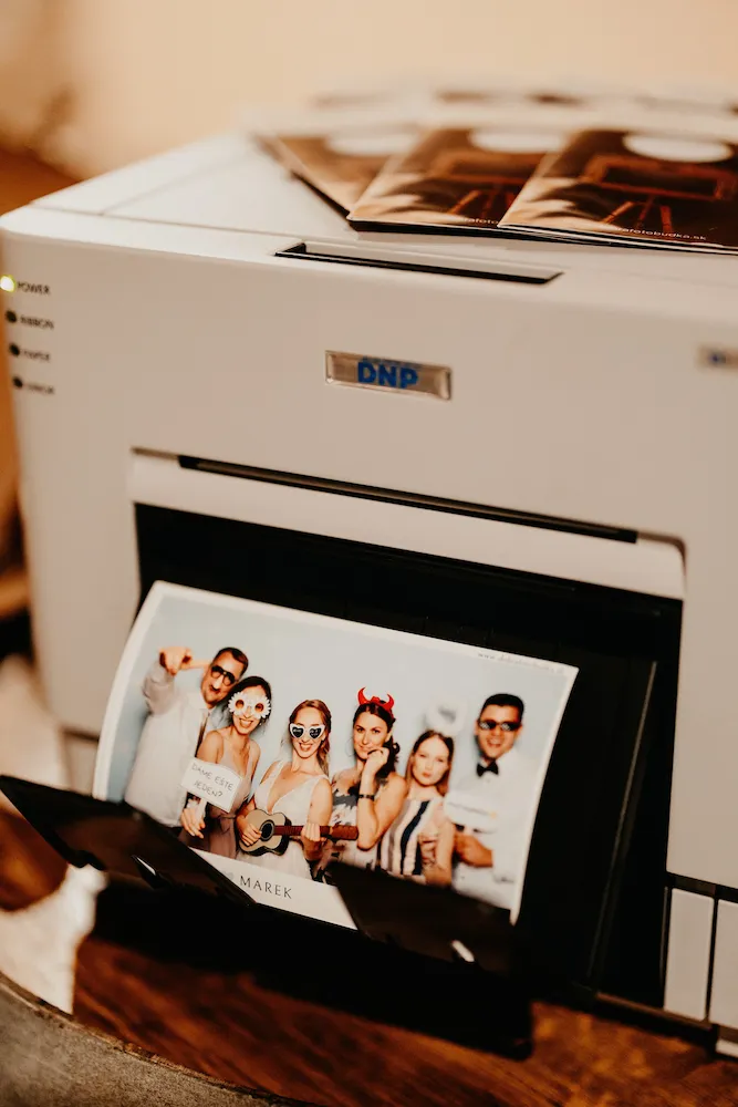 Fotobúdka na svadbe v Trnave – okamžitá tlač fotiek na mieste